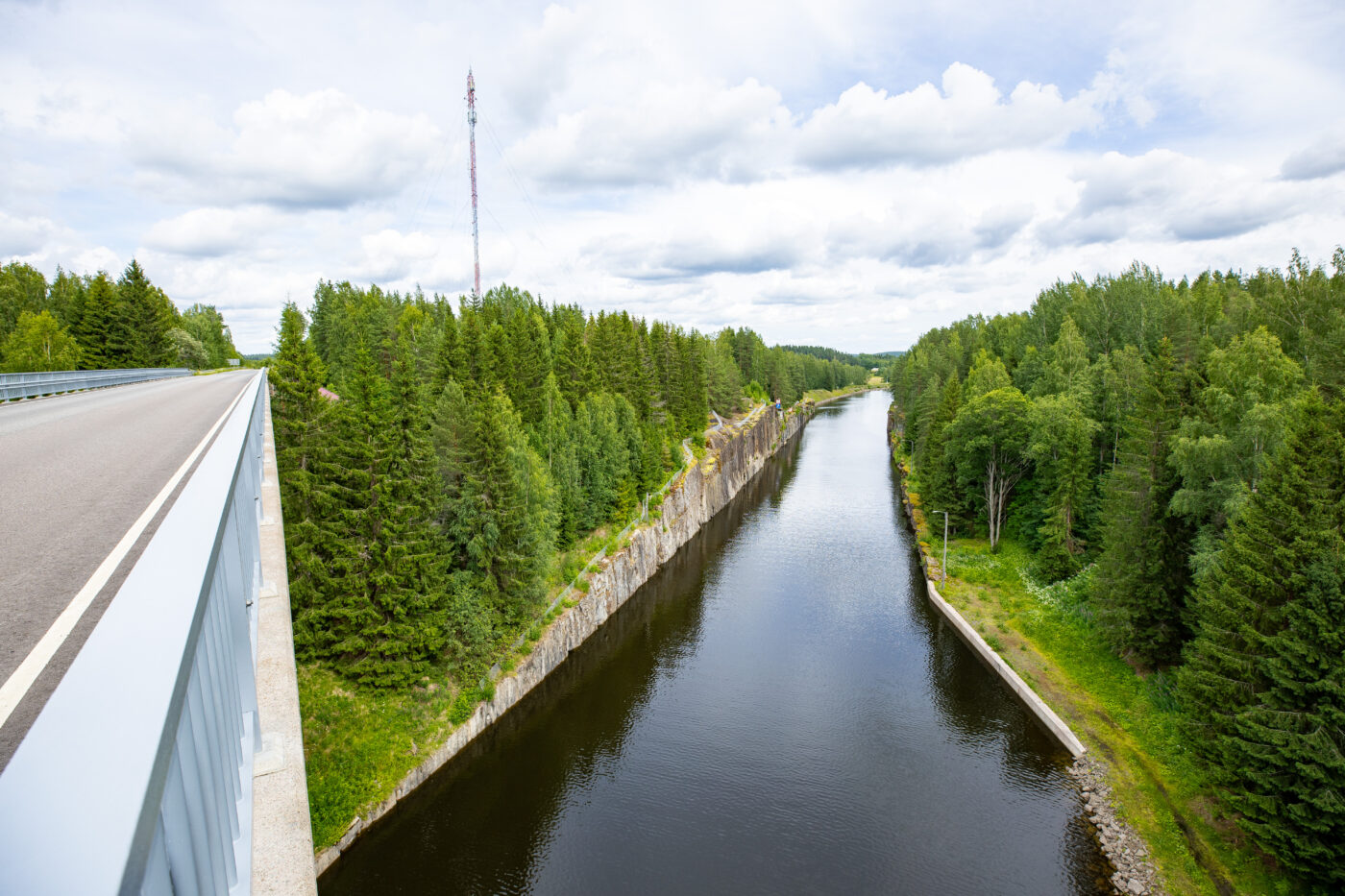 Nuijamaan alue ja Saimaan kanava kuvattuna ilmasta kesällä.